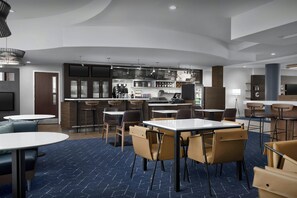 Breakfast and dinner served, American cuisine - Courtyard by Marriott Philadelphia Great Valley/Malvern (Malvern)