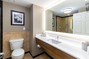 Hair dryer, towels - Holiday Inn Express Savannah - Historic District by IHG (Savannah)