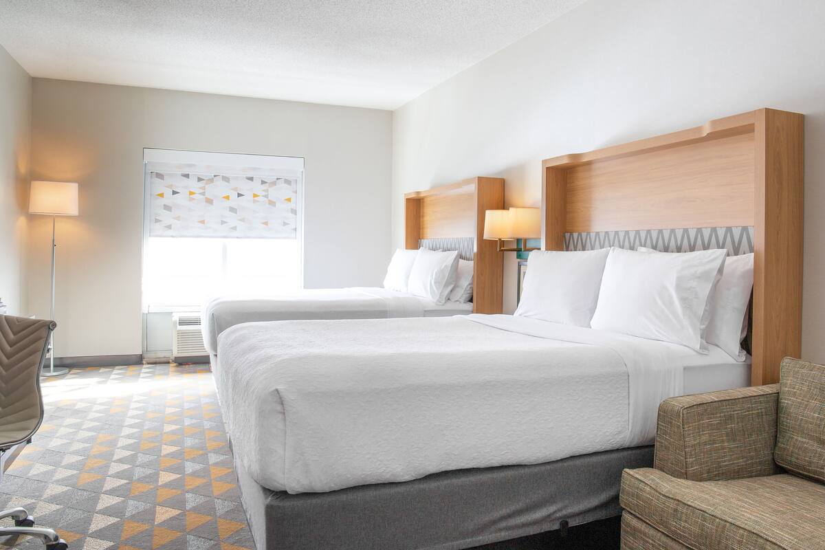 Desk, iron/ironing board, WiFi (free), bed sheets
