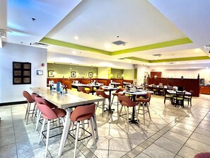 Breakfast and dinner served - Holiday Inn Toledo-Maumee (I-80/90) by IHG (Maumee)