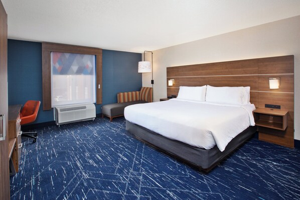 In-room safe, desk, blackout drapes, soundproofing - Holiday Inn Express Hotel & Suites Auburn Hills by IHG (Auburn Hills)