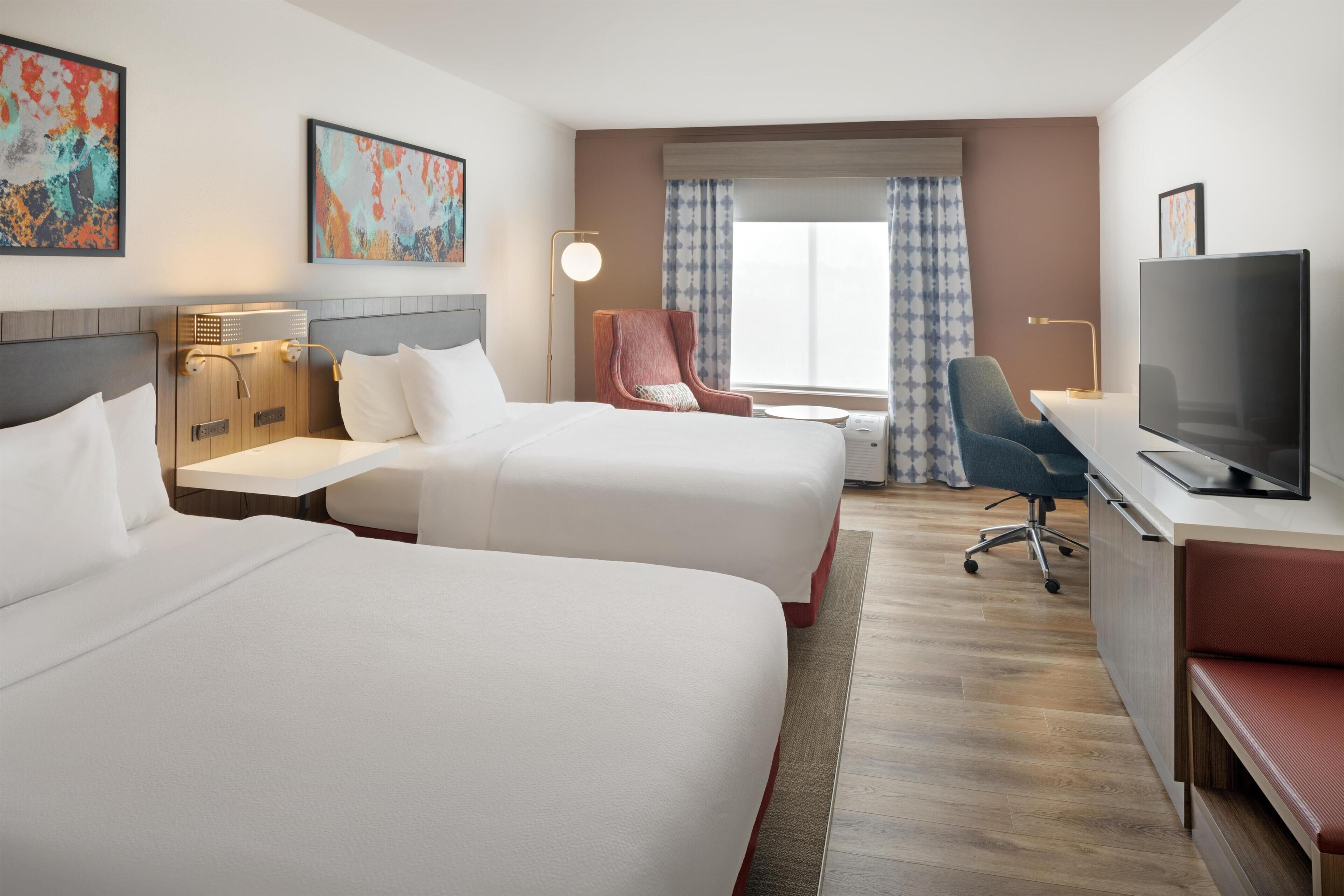 Premium bedding, in-room safe, desk, iron/ironing board