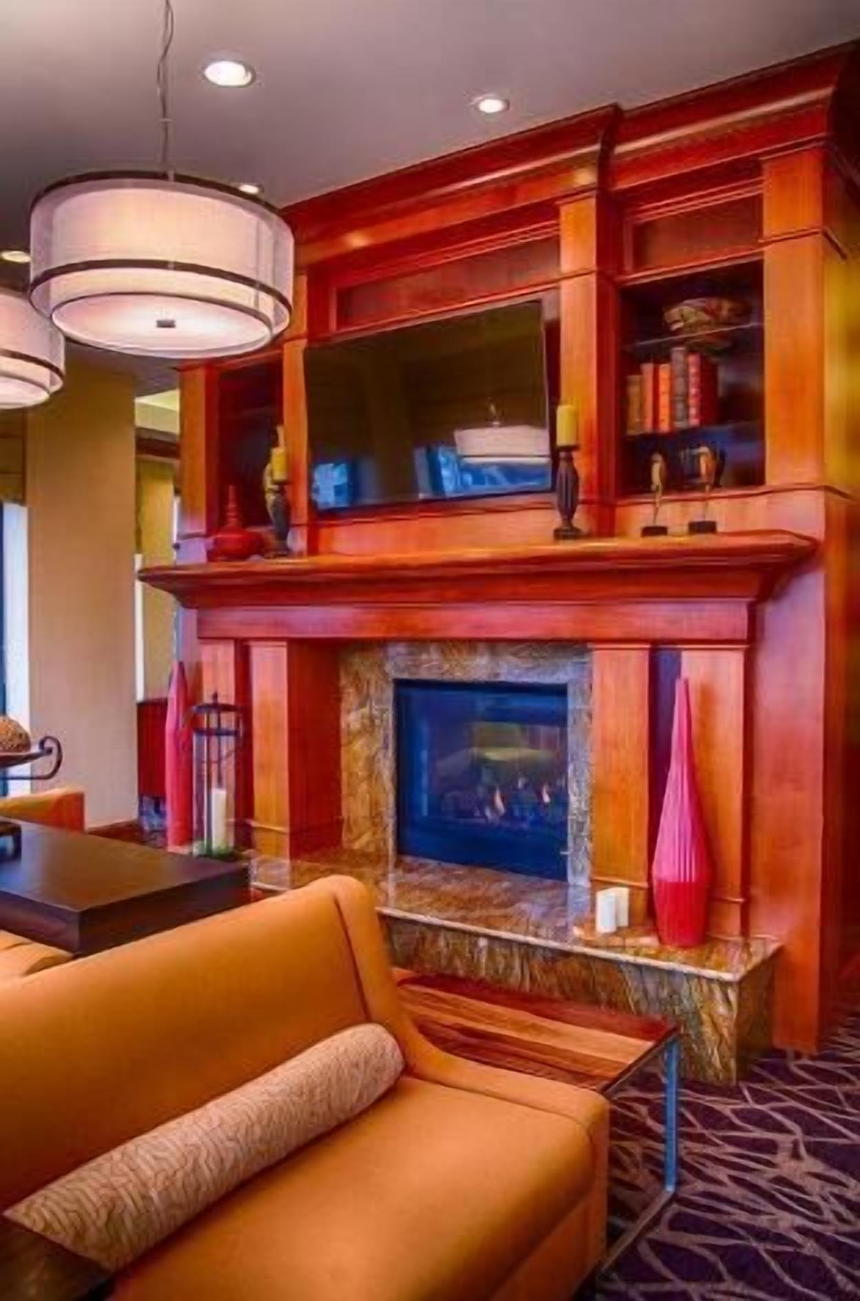 Living area | 42-inch TV with cable channels