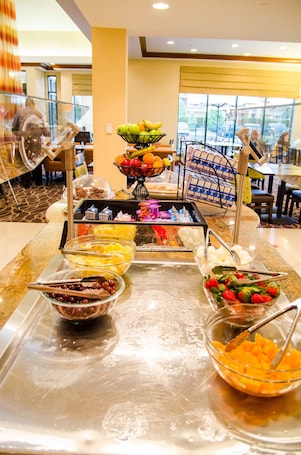 供应早餐和晚餐,美洲菜