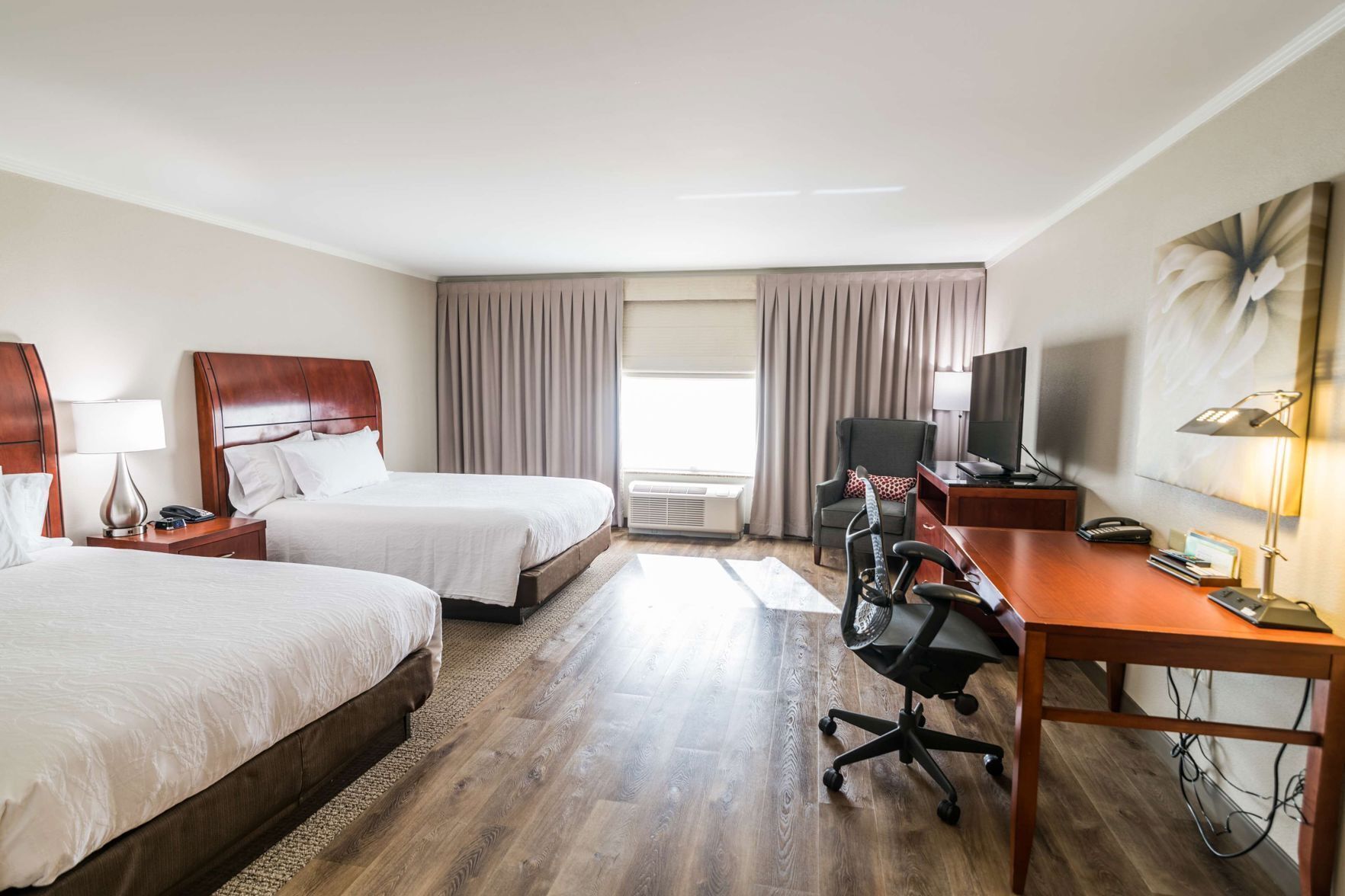 Premium bedding, in-room safe, desk, iron/ironing board