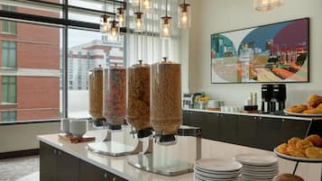 Desayuno buffet (USD 17.95 por persona)