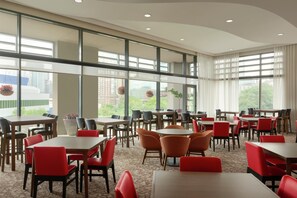 Frokostbuffé hver dag (USD 17.95 per person)