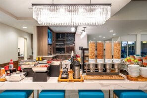 Desayuno a la carta todos los días (con cargo)