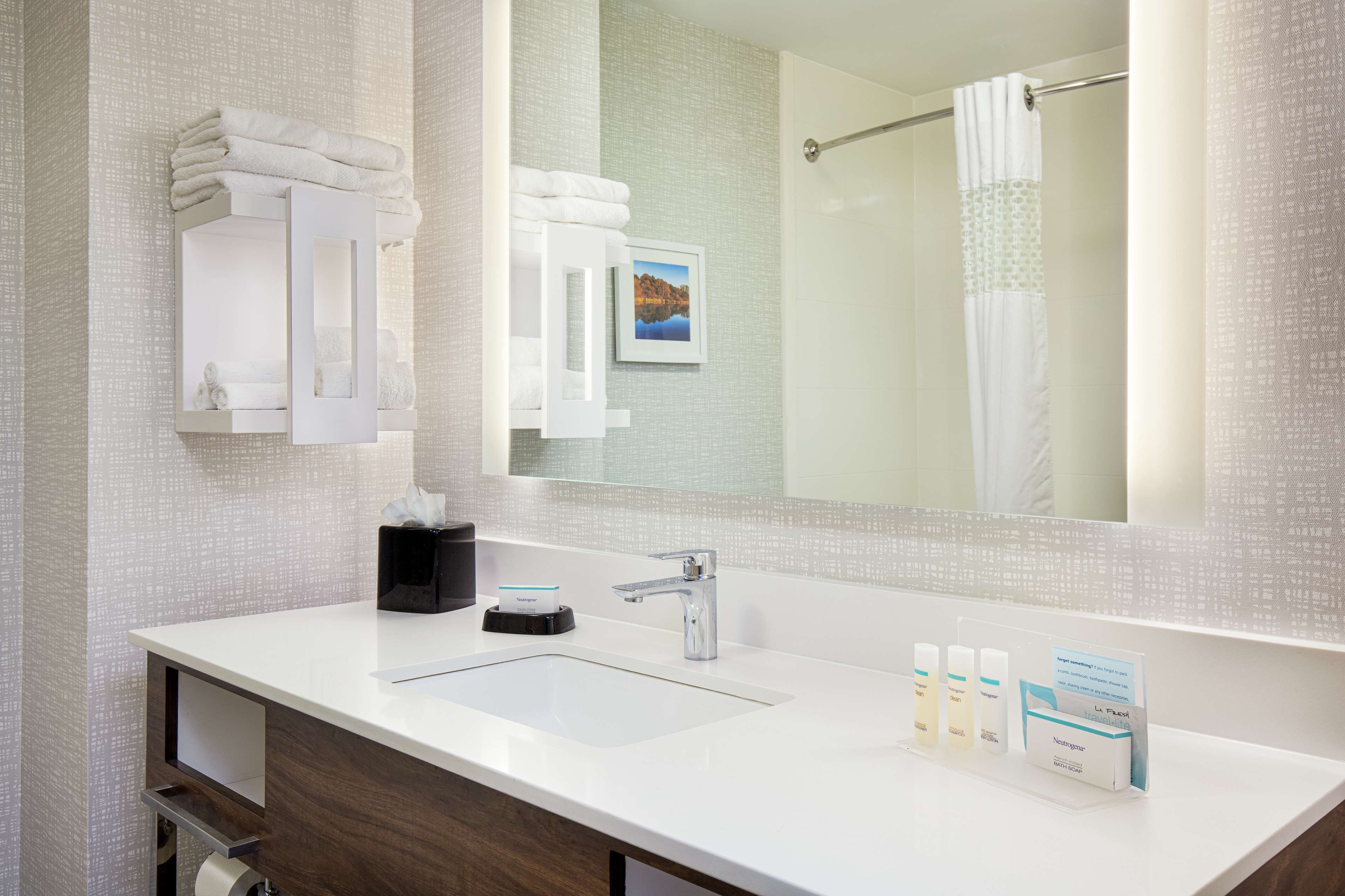 combined shower/bathtub, free toiletries, hair dryer, towels