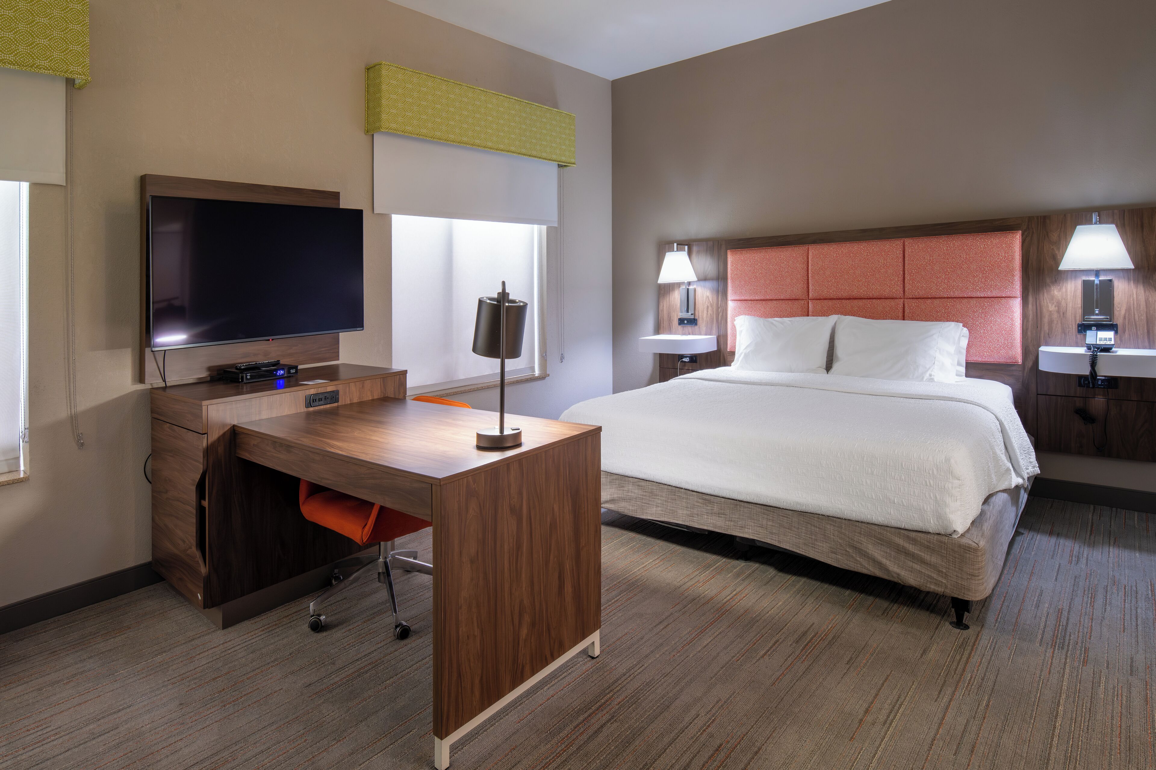 Bộ đồ giường cao cấp, chăn bông, bàn 