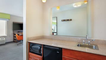 Fridge, microwave, coffee/tea maker