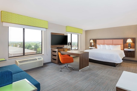 Studio Suite, 1 King Bed, Non Smoking | Premium bedding, down comforters, desk, laptop workspace. Hampton Inn Omaha West-Lakeside