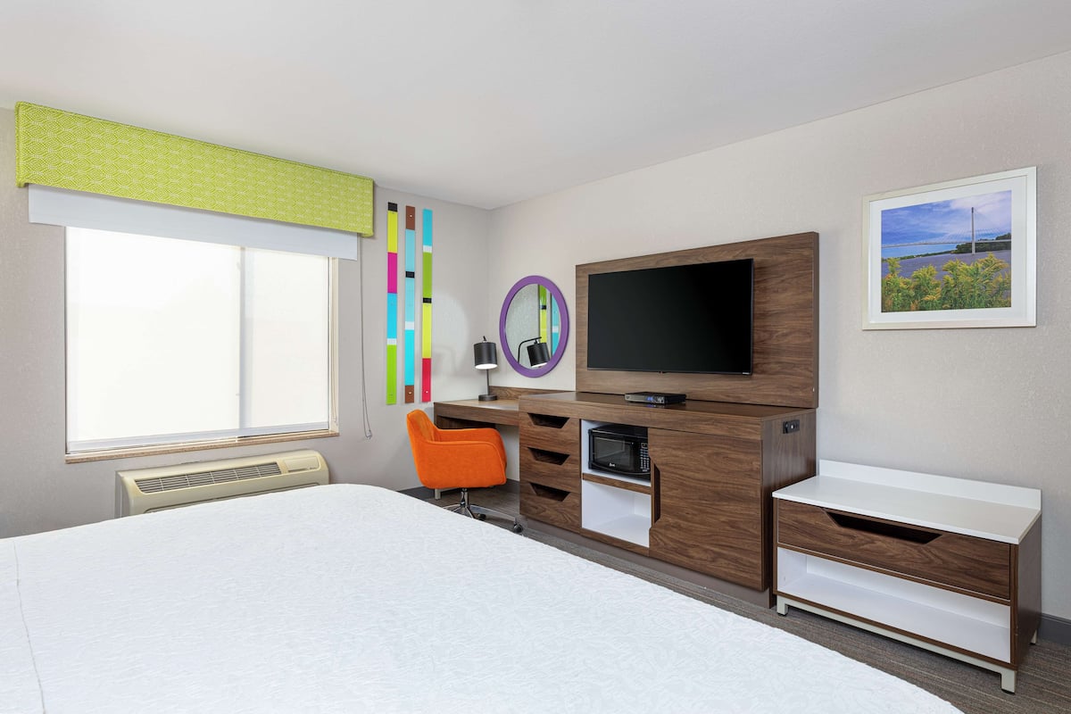 Premium bedding, down duvets, desk, laptop workspace