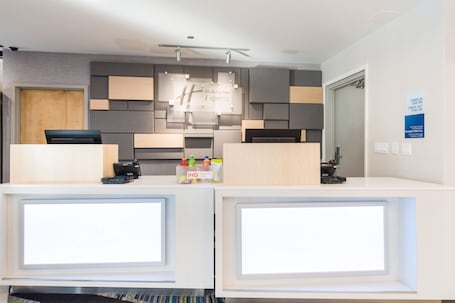 Interior detail. Holiday Inn Aurora North - Naperville by IHG