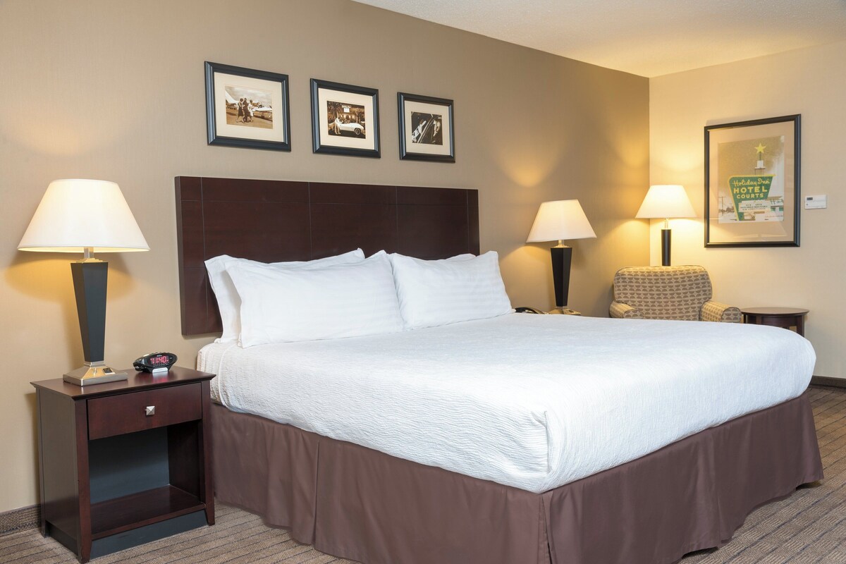 Desk, iron/ironing board, cribs (surcharge), rollaway beds (surcharge)