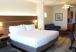 In-room safe, desk, laptop workspace, iron/ironing board - Holiday Inn Express & Suites Mansfield by IHG (Mansfield)