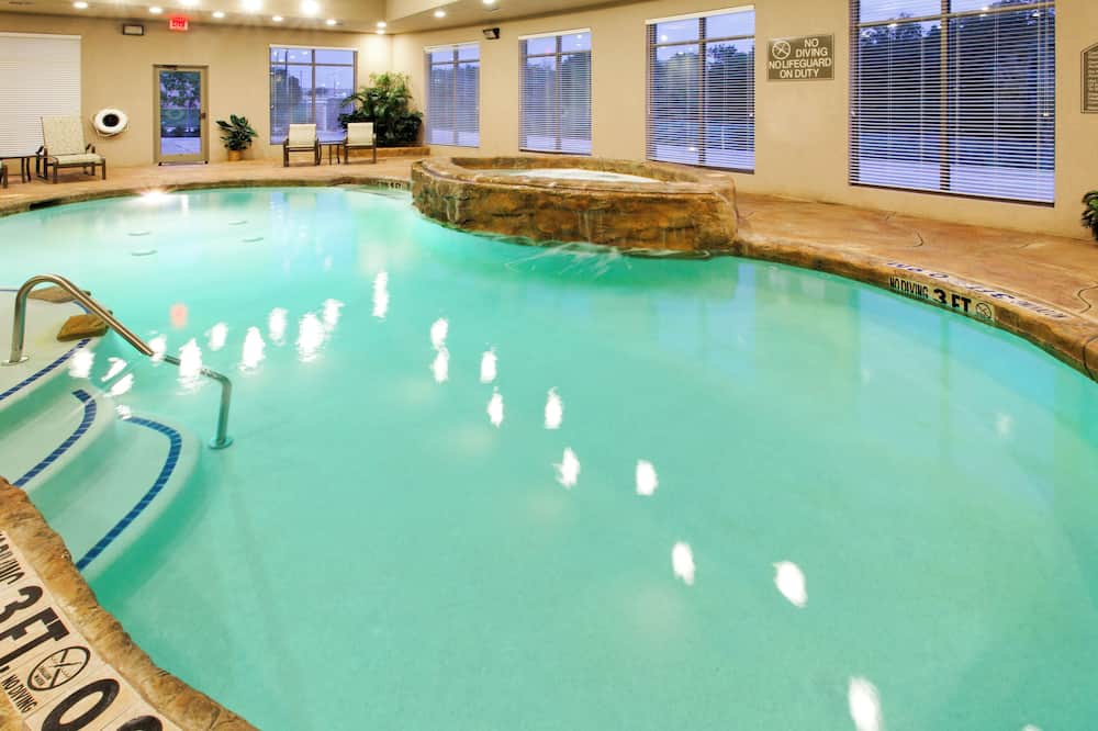 Holiday Inn Express & Suites Mansfield by IHG