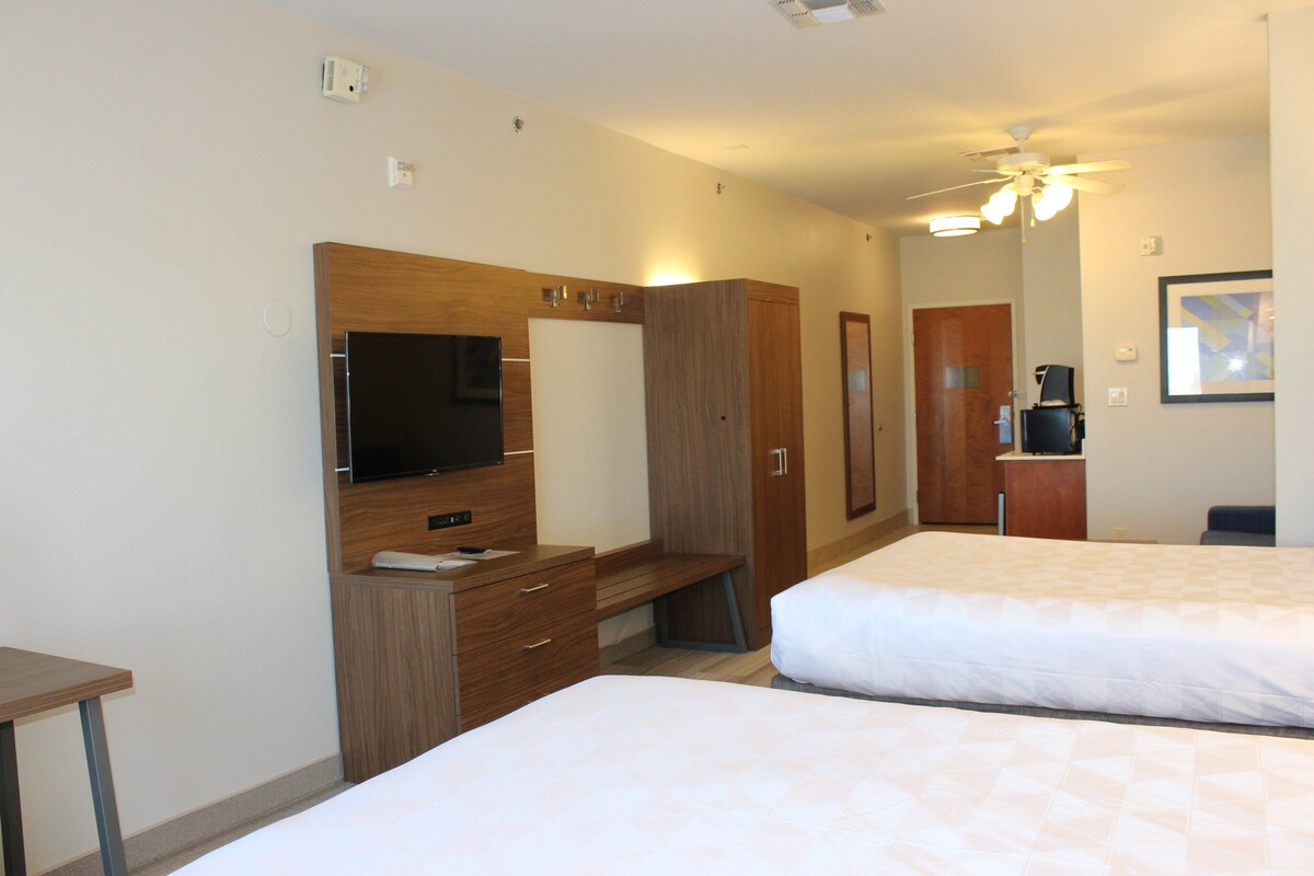 Deluxe Suite, 2 Queen Beds, Accessible, Non Smoking