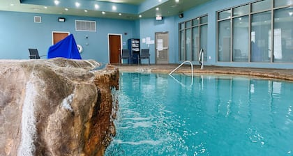 Holiday Inn Express & Suites Mansfield by IHG