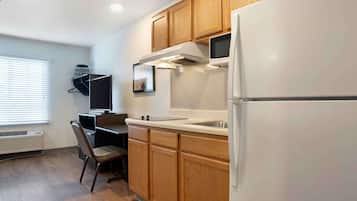 Standard Studio, Non Smoking, Refrigerator & Microwave | Desk, laptop workspace, iron/ironing board, free WiFi
