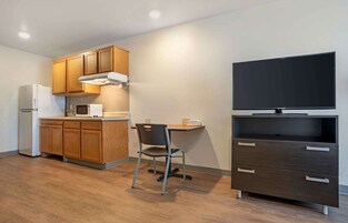 Desk, laptop workspace, iron/ironing board, free WiFi