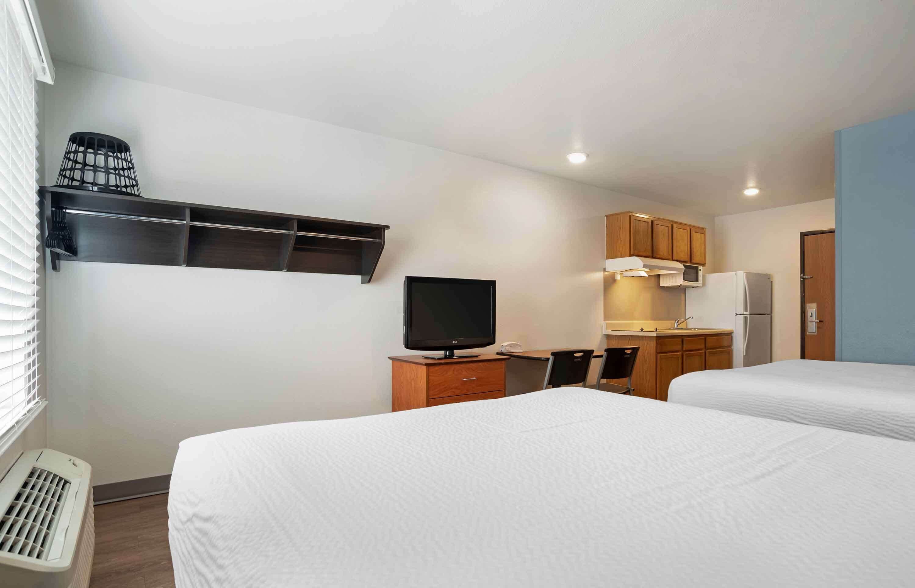 Desk, laptop workspace, iron/ironing board, free WiFi