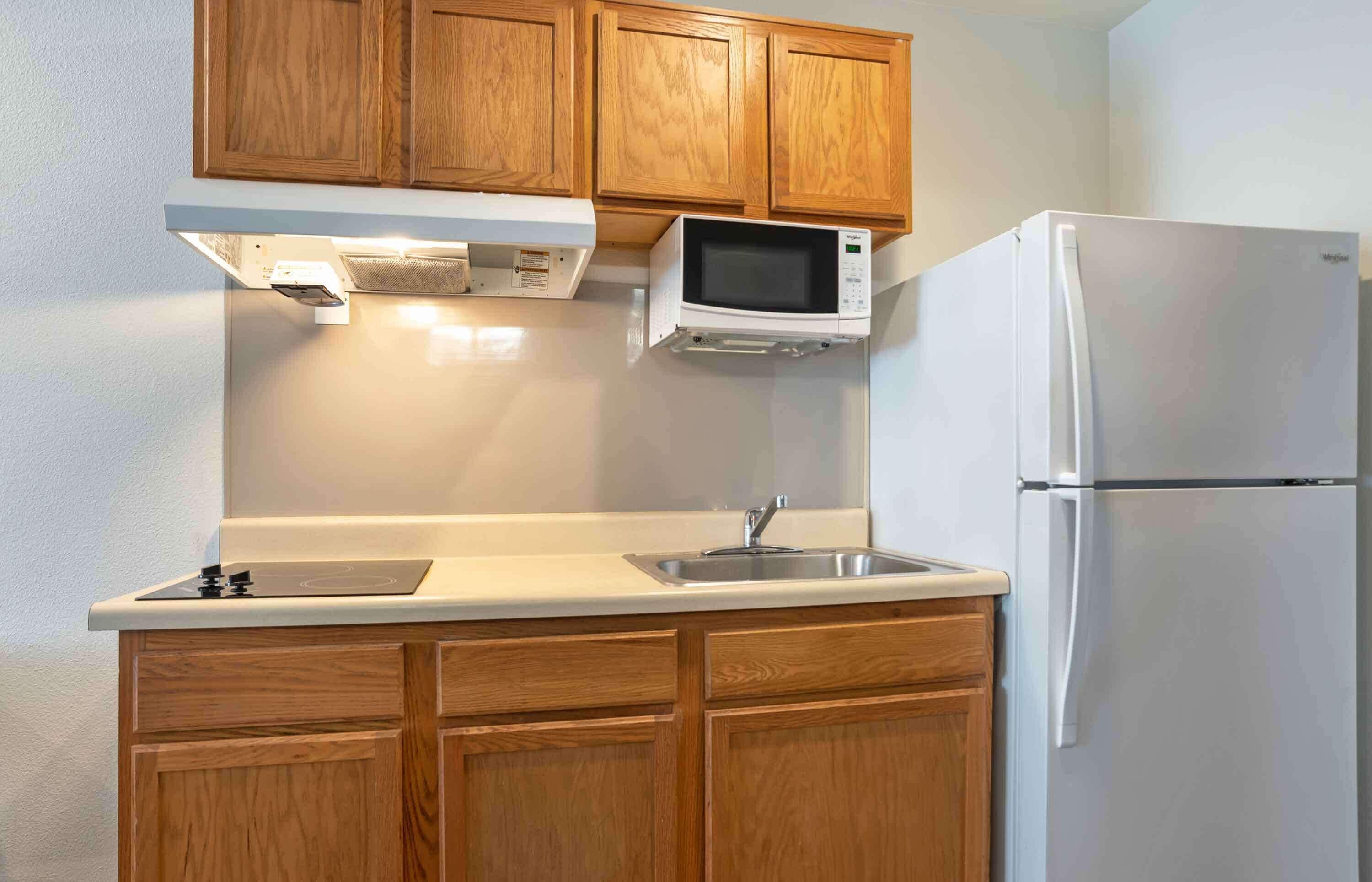 Schreibtisch, laptopgeeigneter Arbeitsplatz, Bügeleisen/Bügelbrett