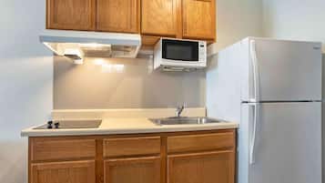 Desk, laptop workspace, iron/ironing board, free WiFi