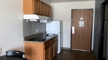 Full-size fridge, microwave, stovetop, freezer
