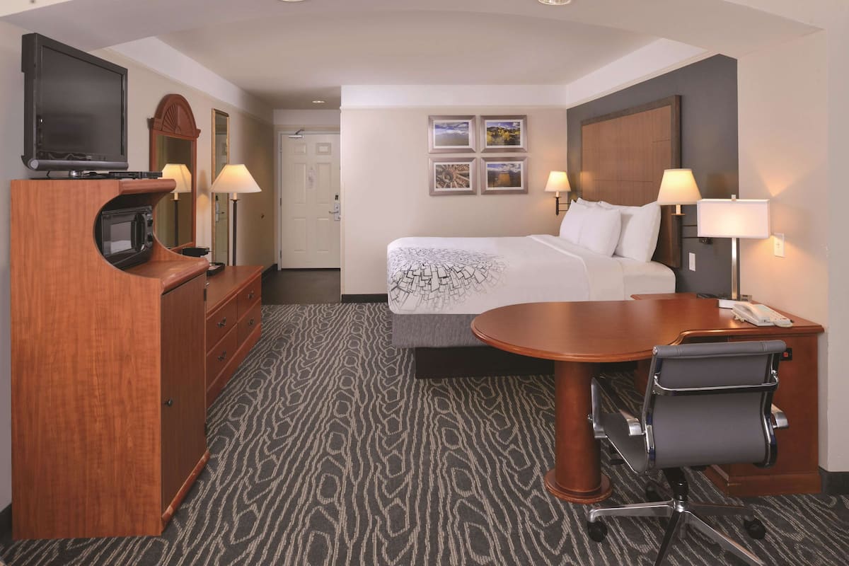 Deluxe Room, 1 King Bed, Non Smoking