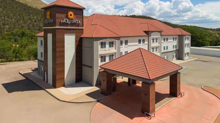 La Quinta Inn & Suites by Wyndham Ruidoso Downs