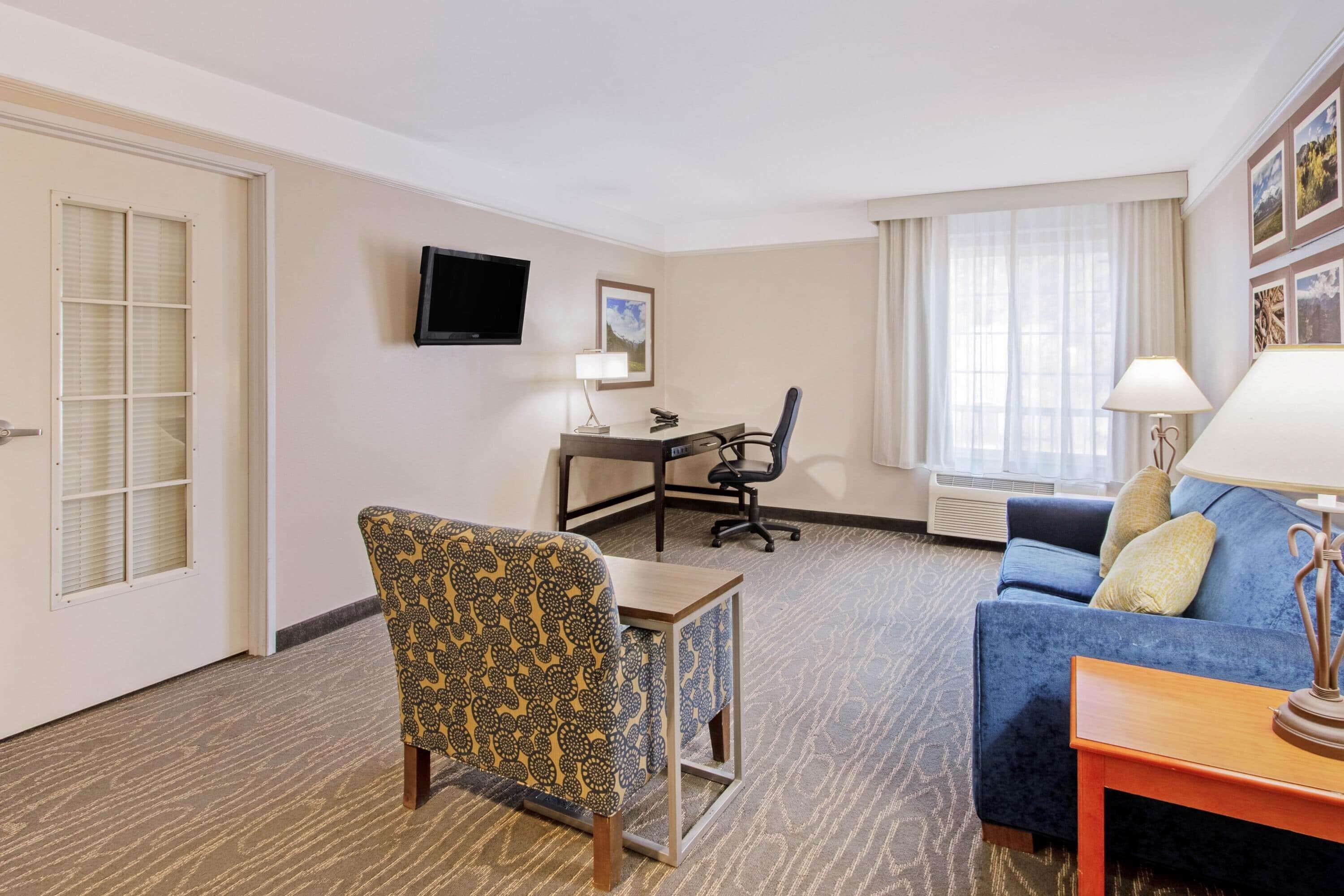 premium bedding, pillow-top beds, desk, blackout curtains