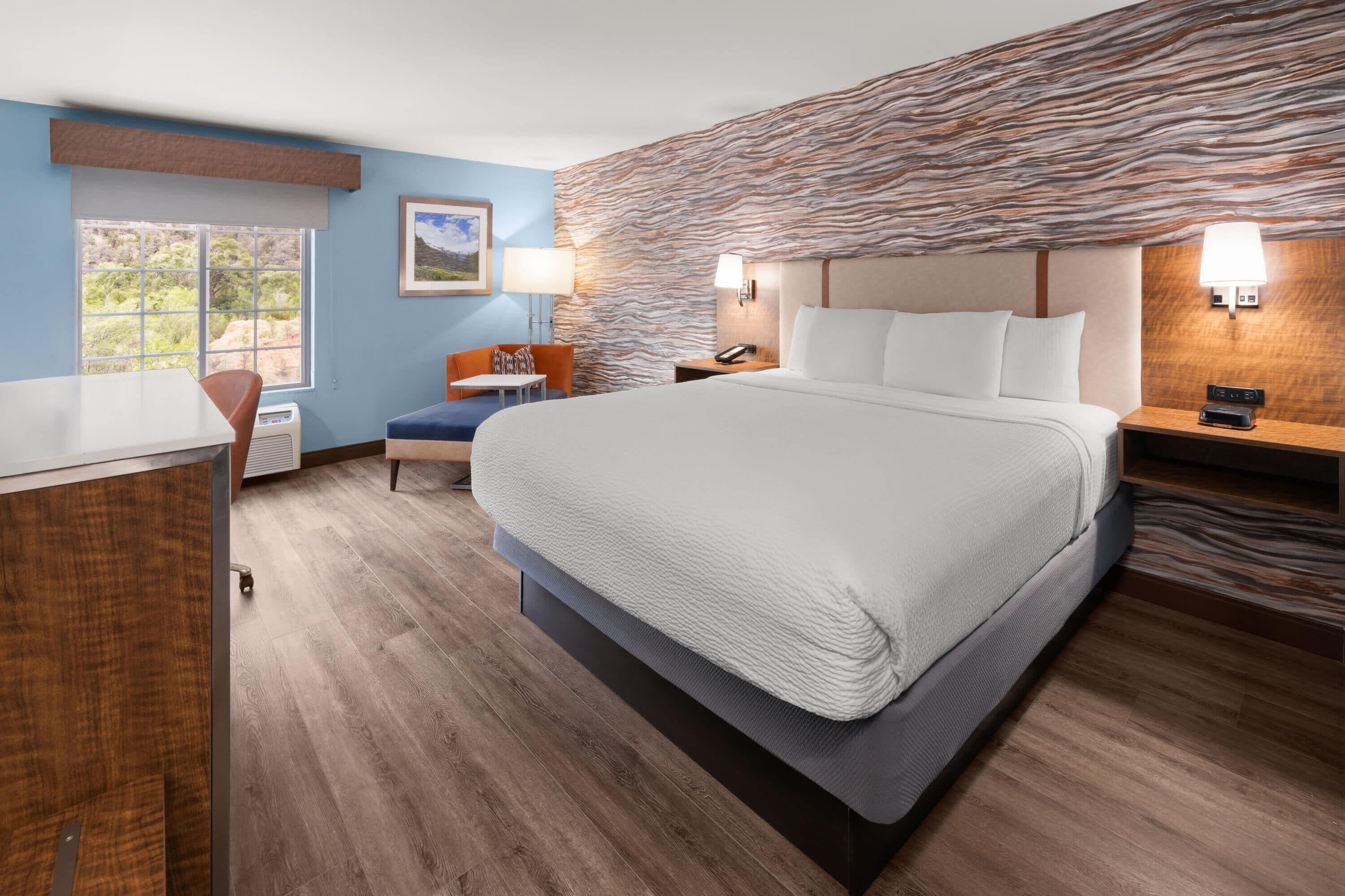 Room, 1 King Bed, Non Smoking | Premium bedding, pillowtop beds, desk, blackout drapes