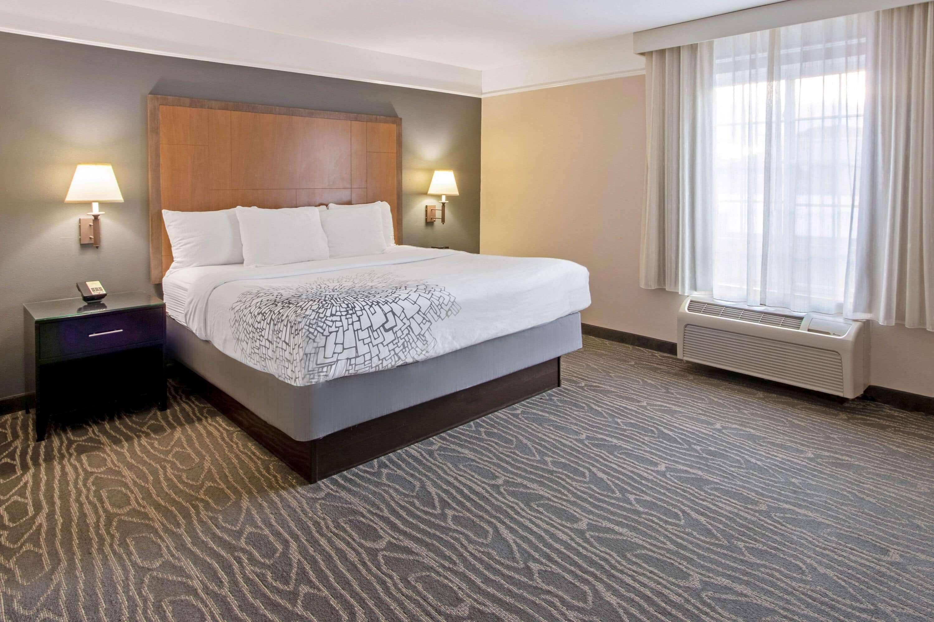 suite, 1 bedroom, non smoking, mountain view | premium bedding, pillow-top beds, desk, blackout curtains