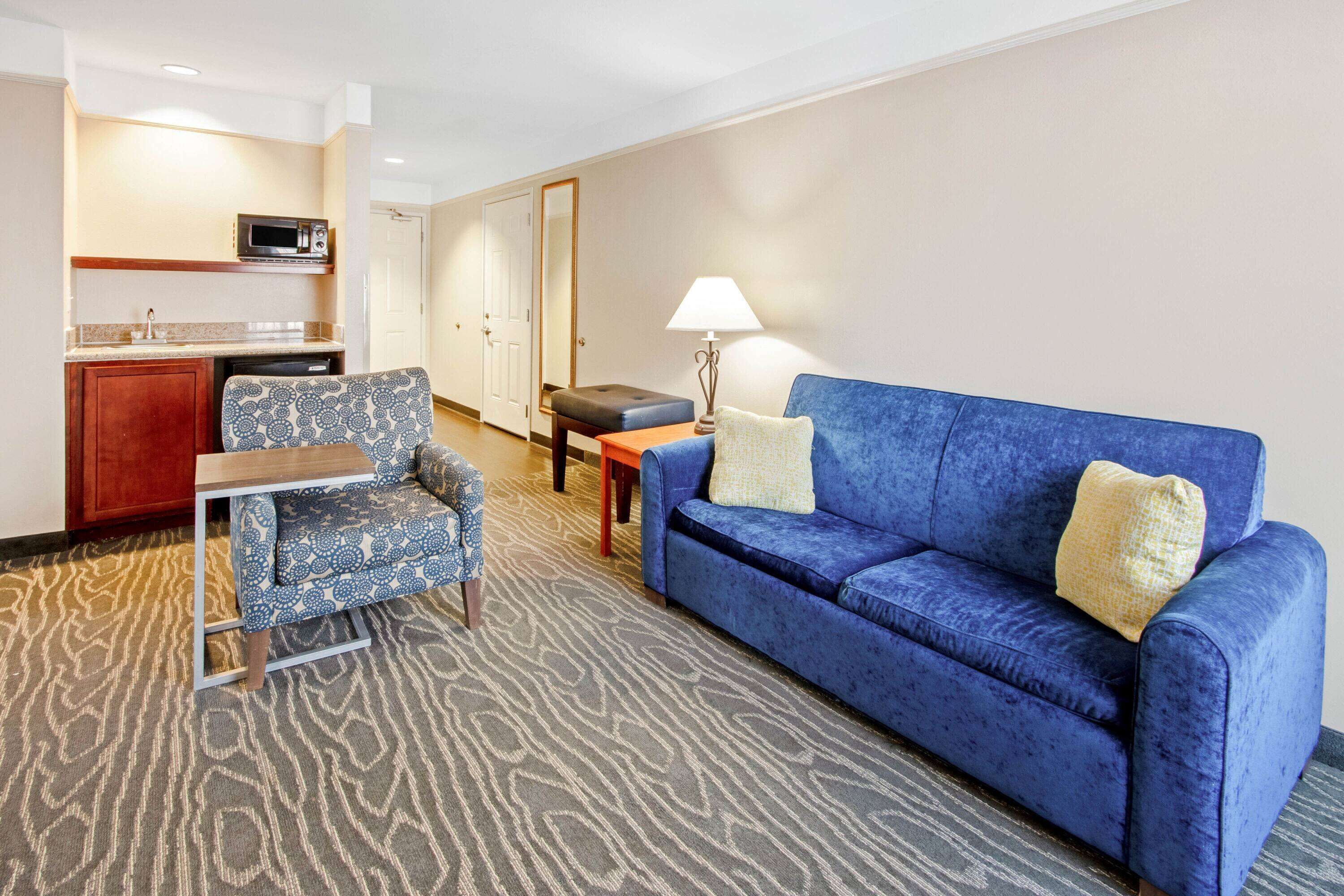 premium bedding, pillow-top beds, desk, blackout curtains