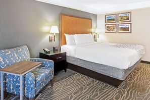 Premium bedding, pillowtop beds, desk, blackout drapes - La Quinta Inn & Suites by Wyndham Ruidoso Downs (Ruidoso Downs)