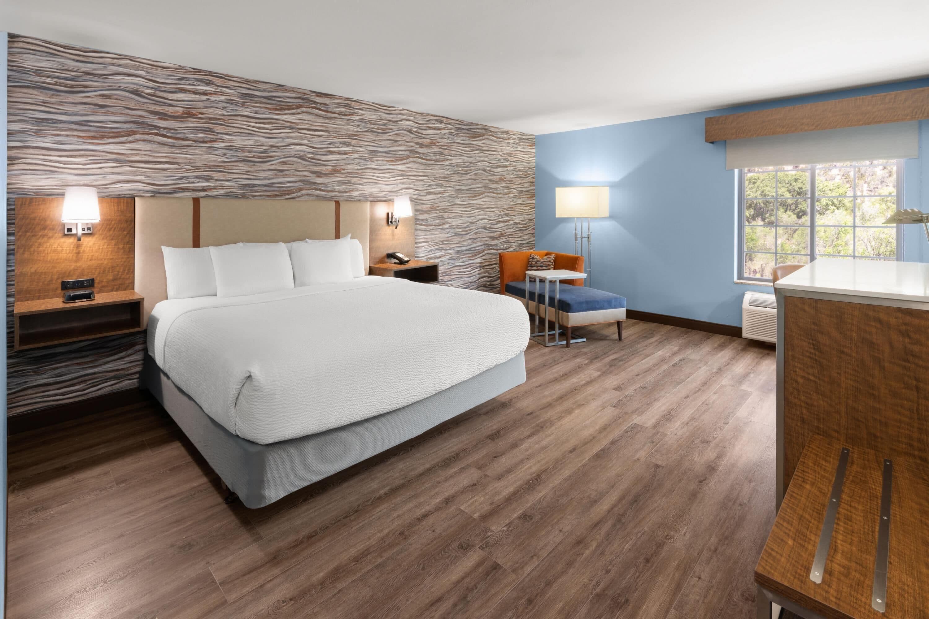 Room, 1 King Bed, Accessible, Non Smoking | Premium bedding, pillowtop beds, desk, blackout drapes