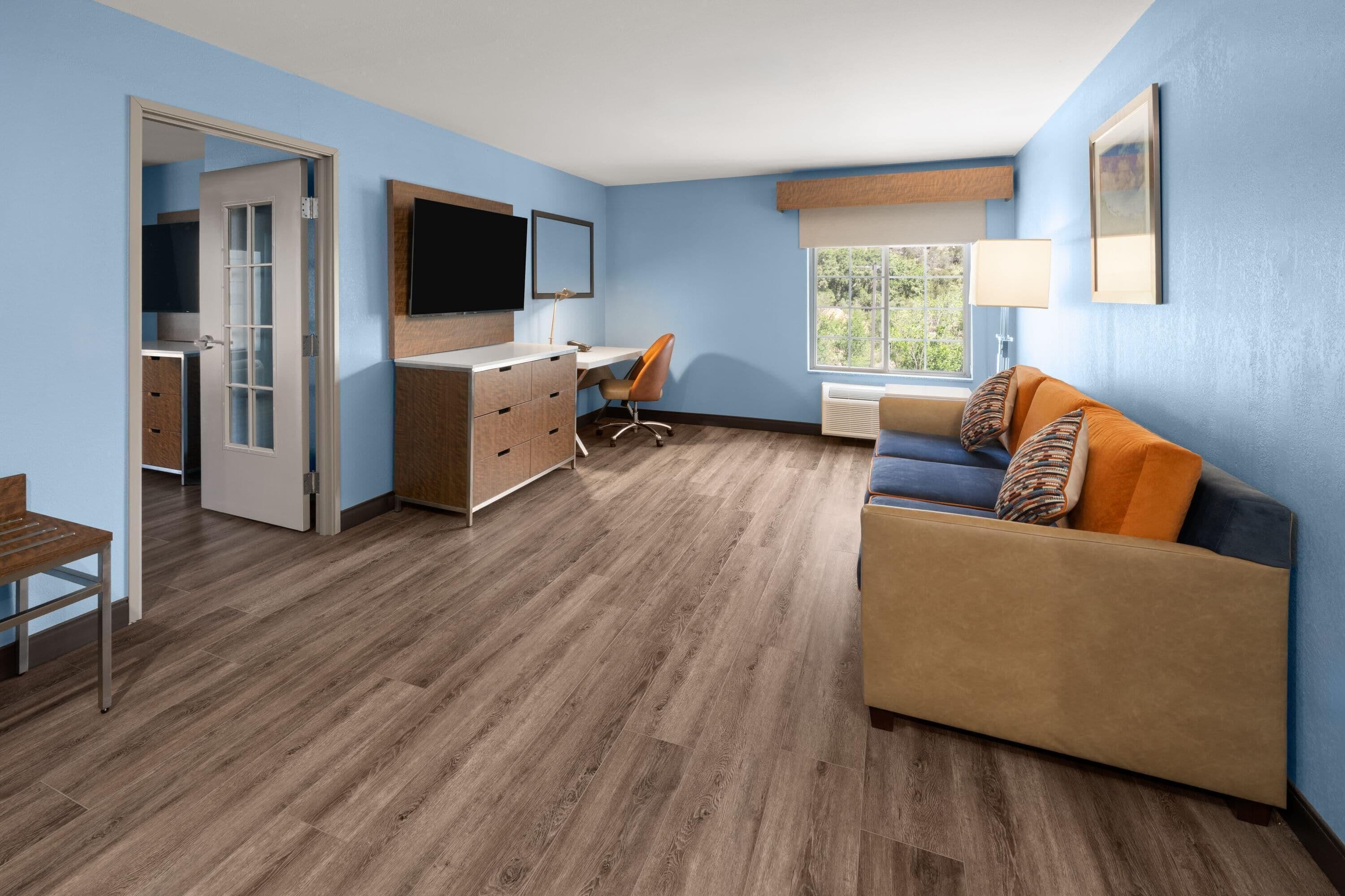 Suite, 1 Bedroom, Non Smoking, Mountain View | Premium bedding, pillowtop beds, desk, blackout drapes
