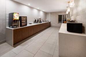 Café da manhã com buffet grátis todos os dias