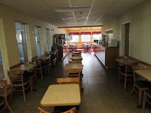 Free daily continental breakfast