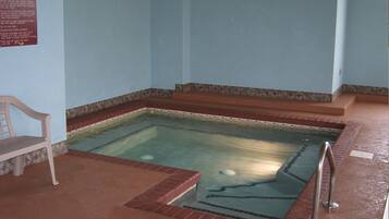 Indoor spa tub
