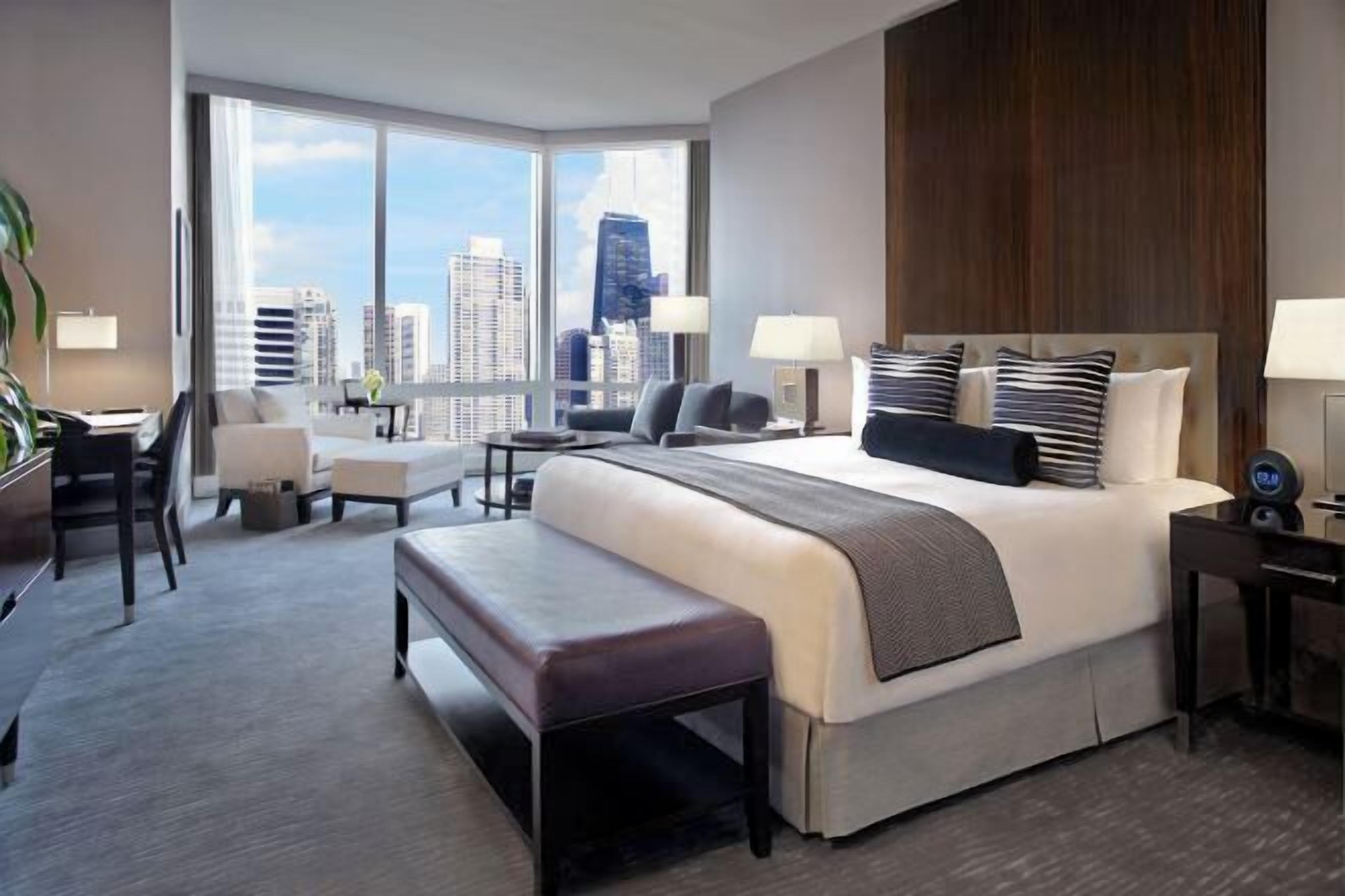 Hochwertige Bettwaren, Daunenbettdecken, Pillowtop-Betten, Minibar