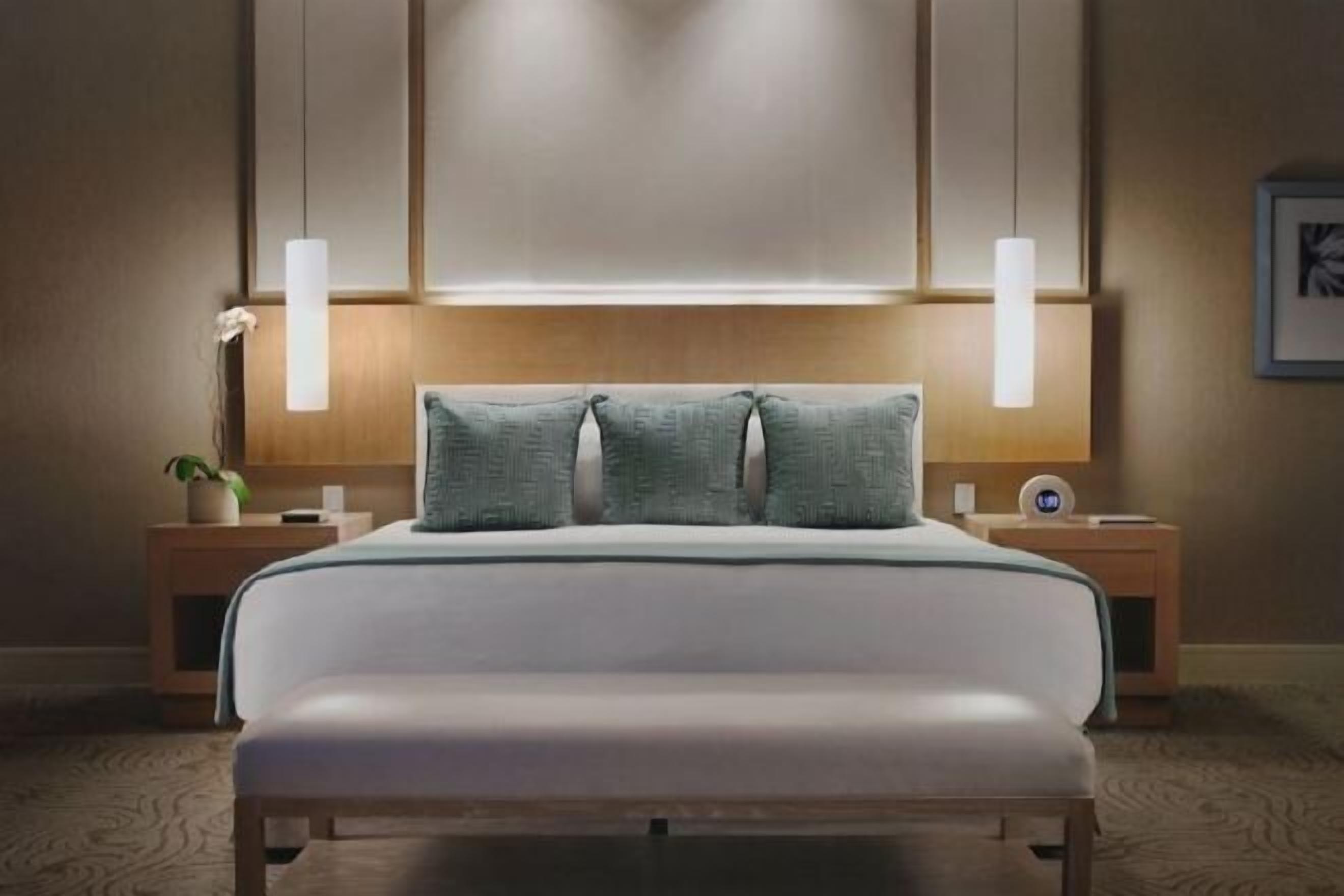 Hochwertige Bettwaren, Daunenbettdecken, Pillowtop-Betten, Minibar