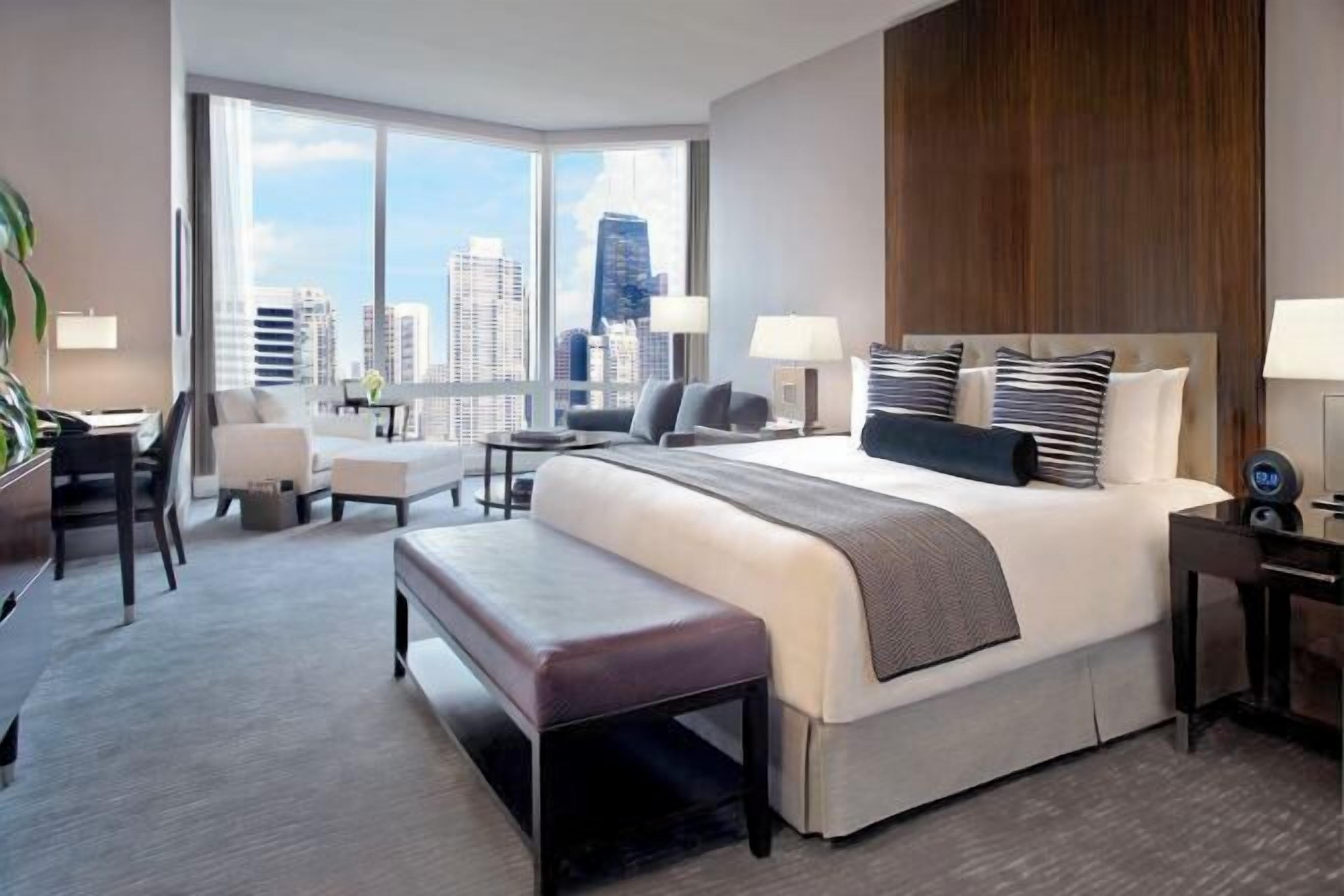 Hochwertige Bettwaren, Daunenbettdecken, Pillowtop-Betten, Minibar