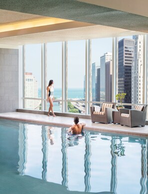 Indoor pool - Trump International Hotel & Tower Chicago (Chicago)
