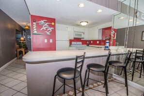 Condo, 2 Bedrooms, 2 Bathrooms | Private kitchen - Island Sunrise By Youngs Sun Coast (Gulf Shores)