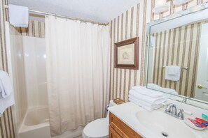 Bathroom - Island Sunrise By Youngs Sun Coast (Gulf Shores)
