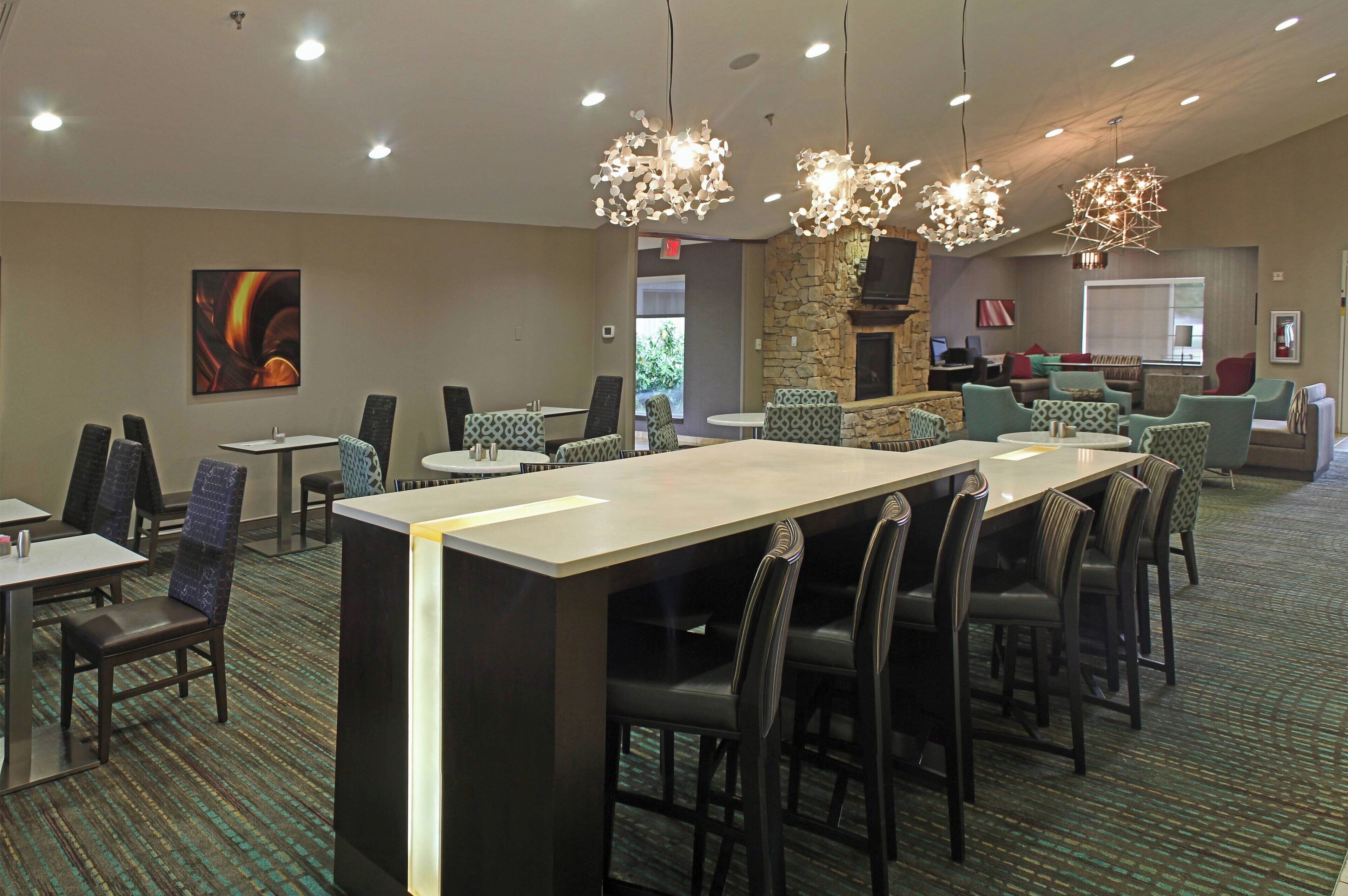 free buffet breakfast