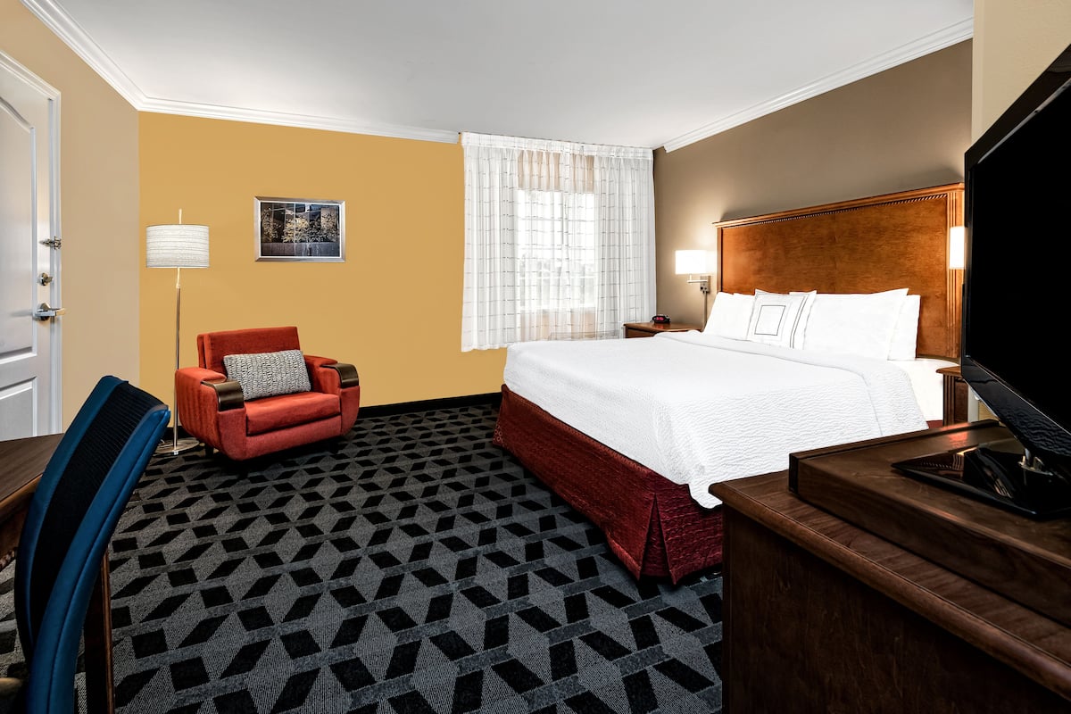 Premium bedding, desk, blackout curtains, iron/ironing board