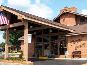 Exterior - Charles Wesley Motor Lodge (Broken Bow)